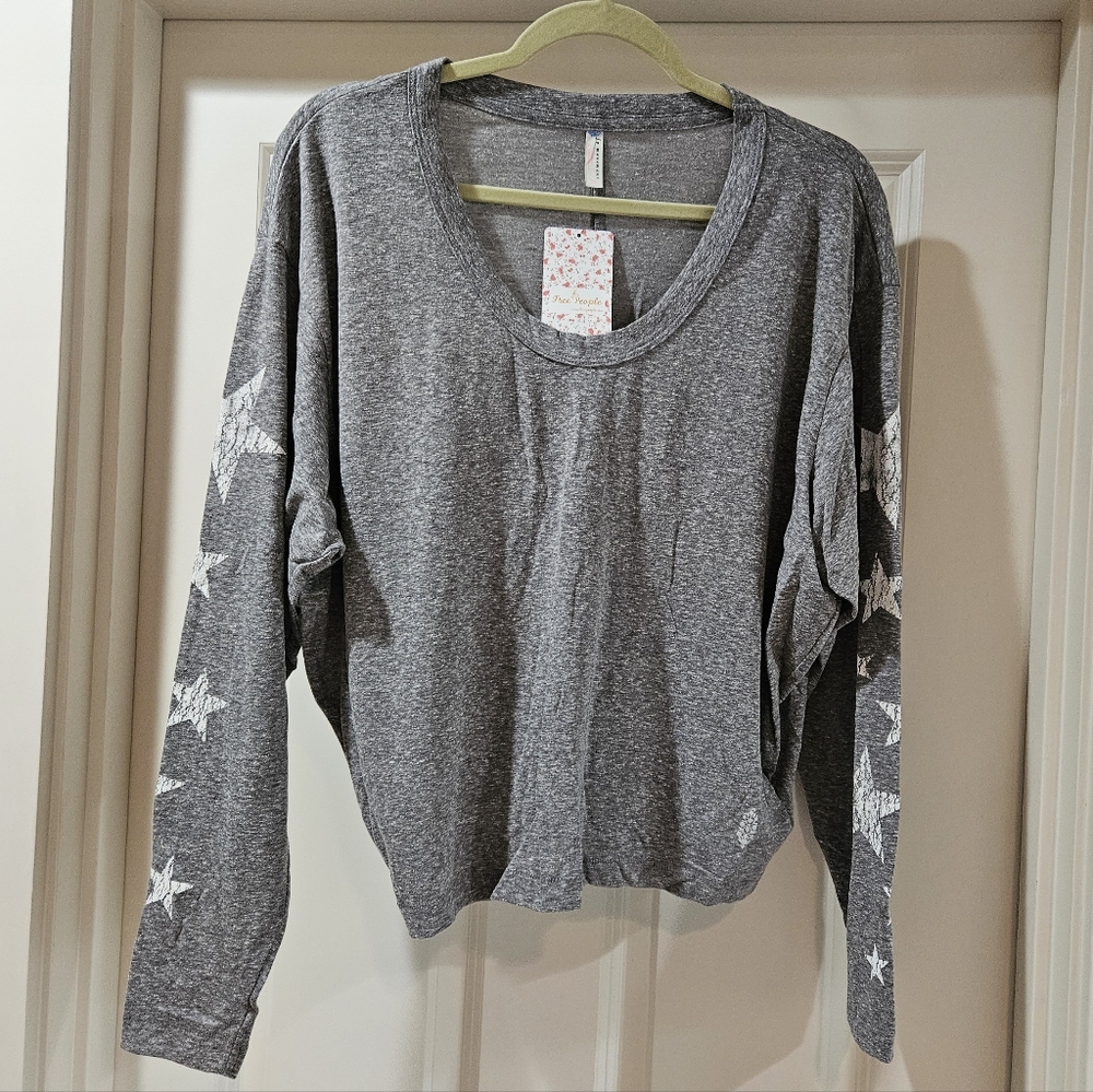 Free People Melrose Graphic Tee Long Sleeve Scoop Neck Crackled Stars S Gray NWT - Picture 2 of 16